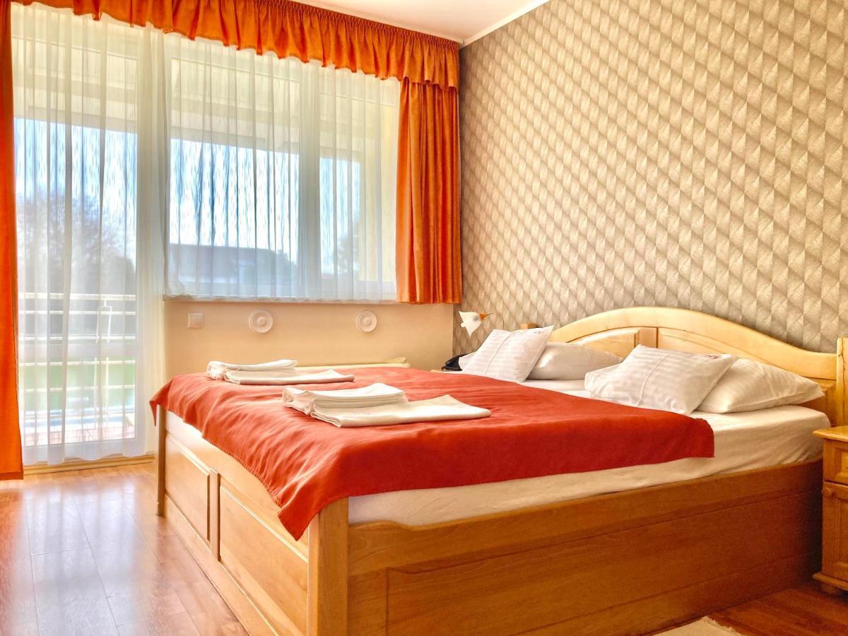 Komárom Het Vezer Apartmanhotel المظهر الخارجي الصورة