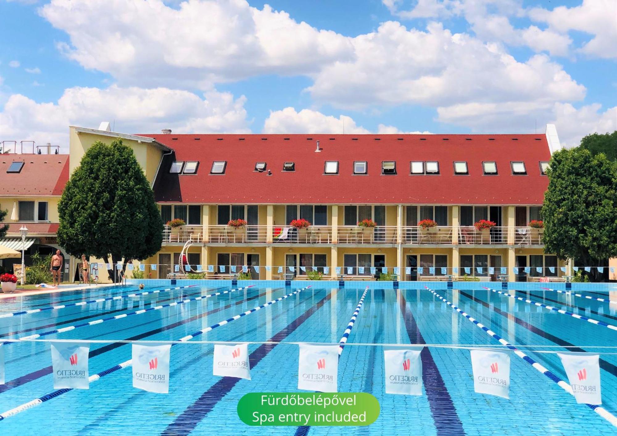 Komárom Het Vezer Apartmanhotel المظهر الخارجي الصورة